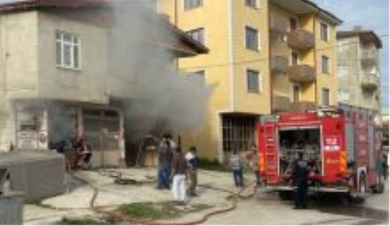 Kaynarca`da Yangın,Alevler birden Parladı