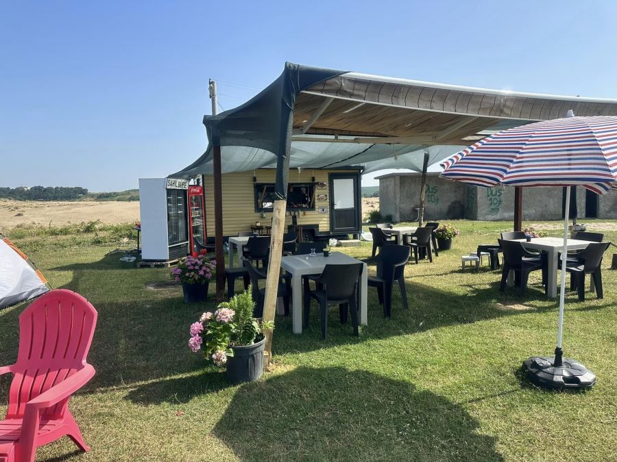 Karaboğazda Faaliyete  Geçen Sahil Cafe  İle Birlikte Plaj Kumu Temizlenince Şahane