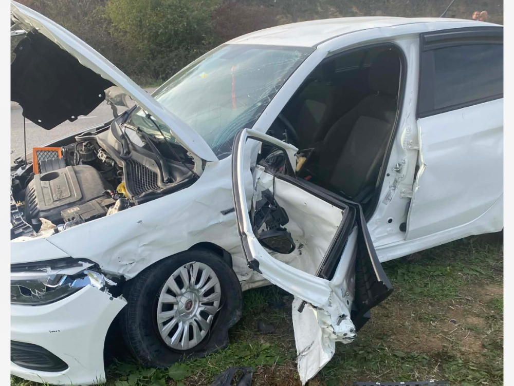 Bu kavşak belalı kavşak yine trafik kazası biri ağır iki yaralı