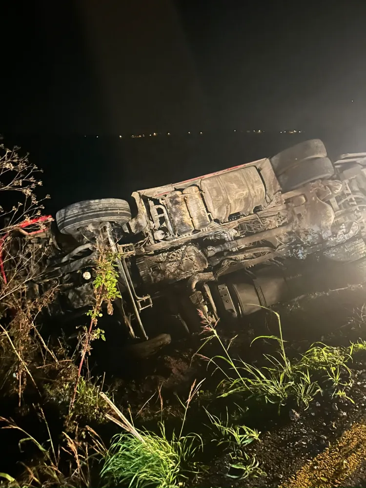 Kaynarcada Tır Devrildi 1 yaralı