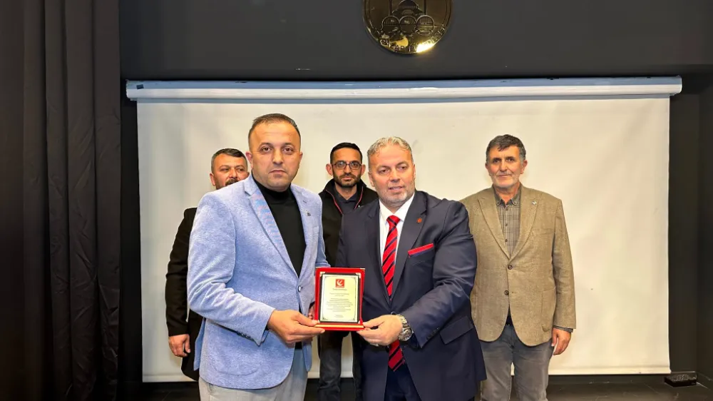 Durmaz ve Kanyılmaza başarı belgesi ve Plaket 