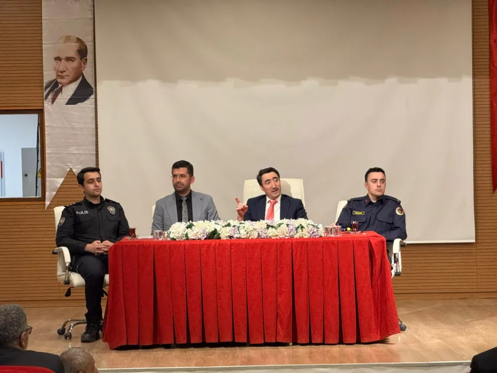Kaymakam ÇOMAKLI ve YAZGAN Muhtarlar ve Halk Günü Toplantısında  sorunları dinledi