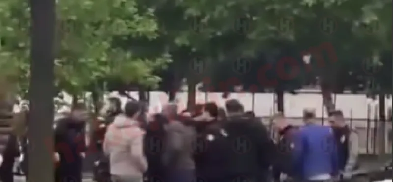 Yürürken cebindeki tabancayla kendini vurdu