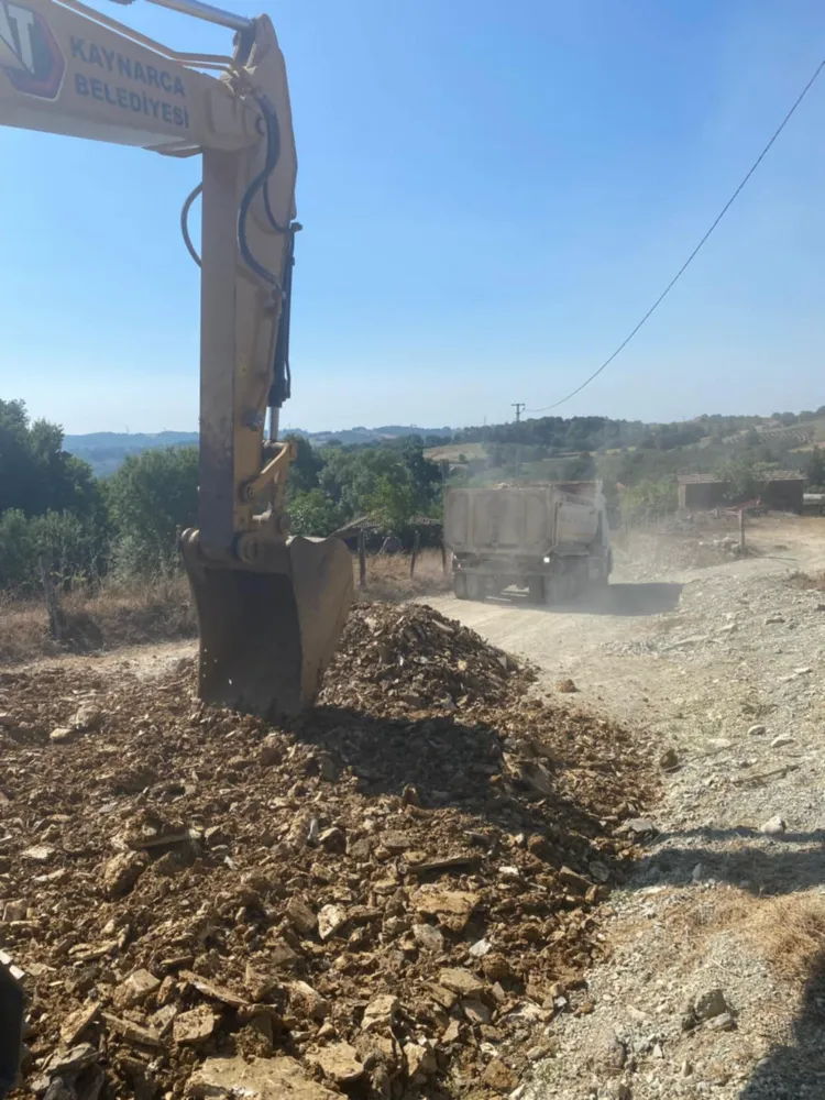 Kaynarca Belediyesi Fen işleri Ekipleri aralıksız Birçok noktada çalışmalarına hızla devam ediyor