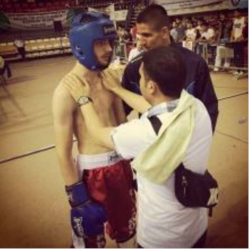 Ahmet Din Kick Box Dünya Şampiyonasında yarı finale yükseldi?