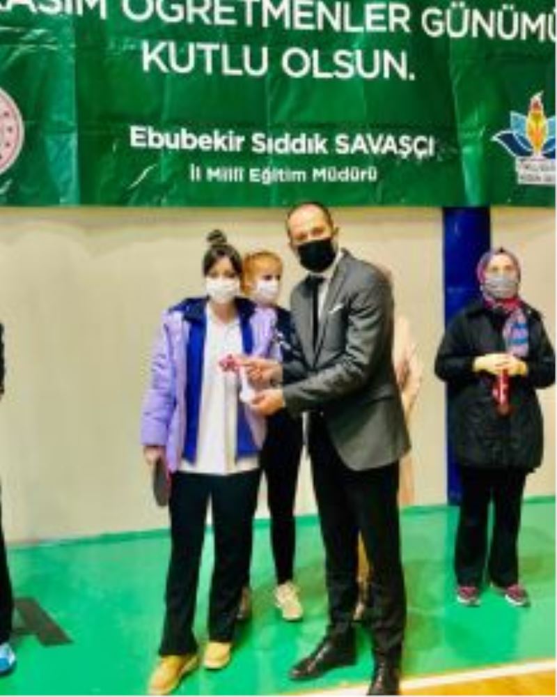 Kaynarca`mızı Temsil Eden Sema Şahin Sakarya Birincisi,Şeyma Uslu Sakarya Üçüncüsü