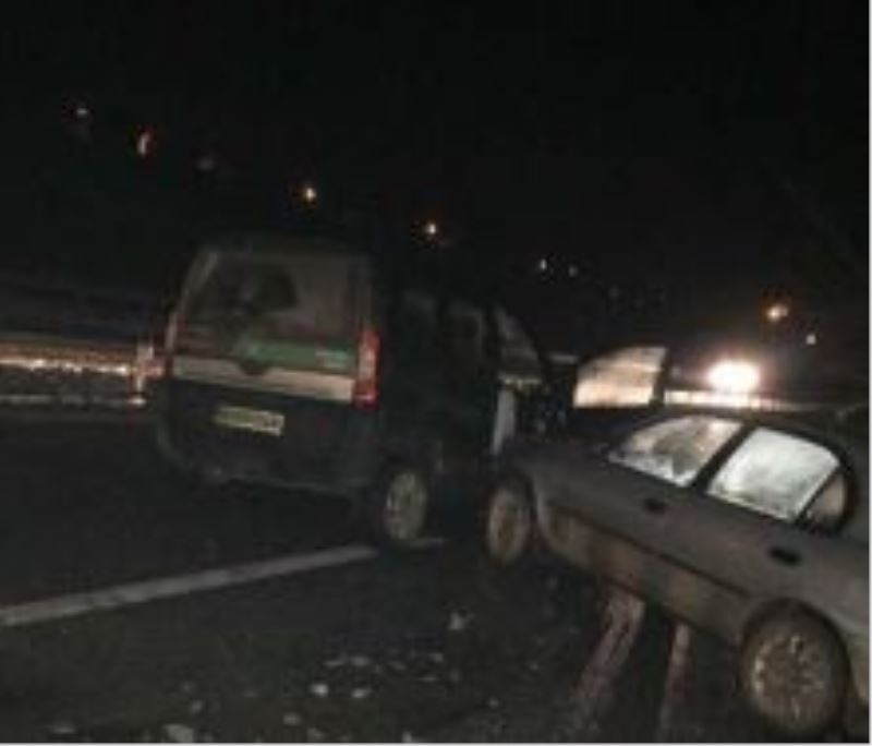 Kaynarca Yolunda Gizli Buzlanma Nedeniyle 20 Civarında Araç Kaza Yaptı